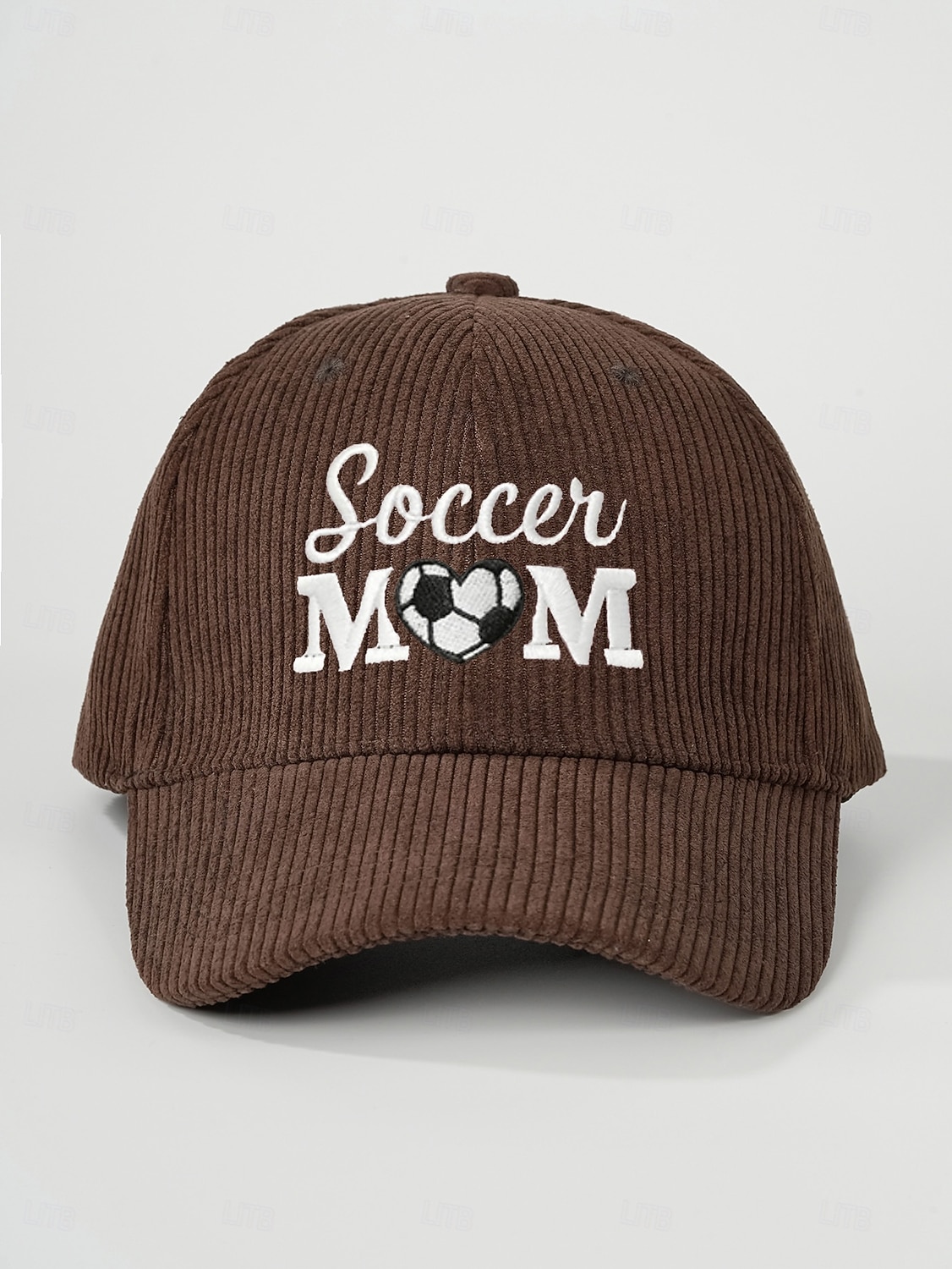 Gorra de béisbol bordada para mamá futbolera: gorra vintage ajustable de pana con forma de corazón para papá con abertura para cola de caballo para partidos de fútbol de verano, gorra deportiva informal para exteriores. 2026 - $19.99 –P8