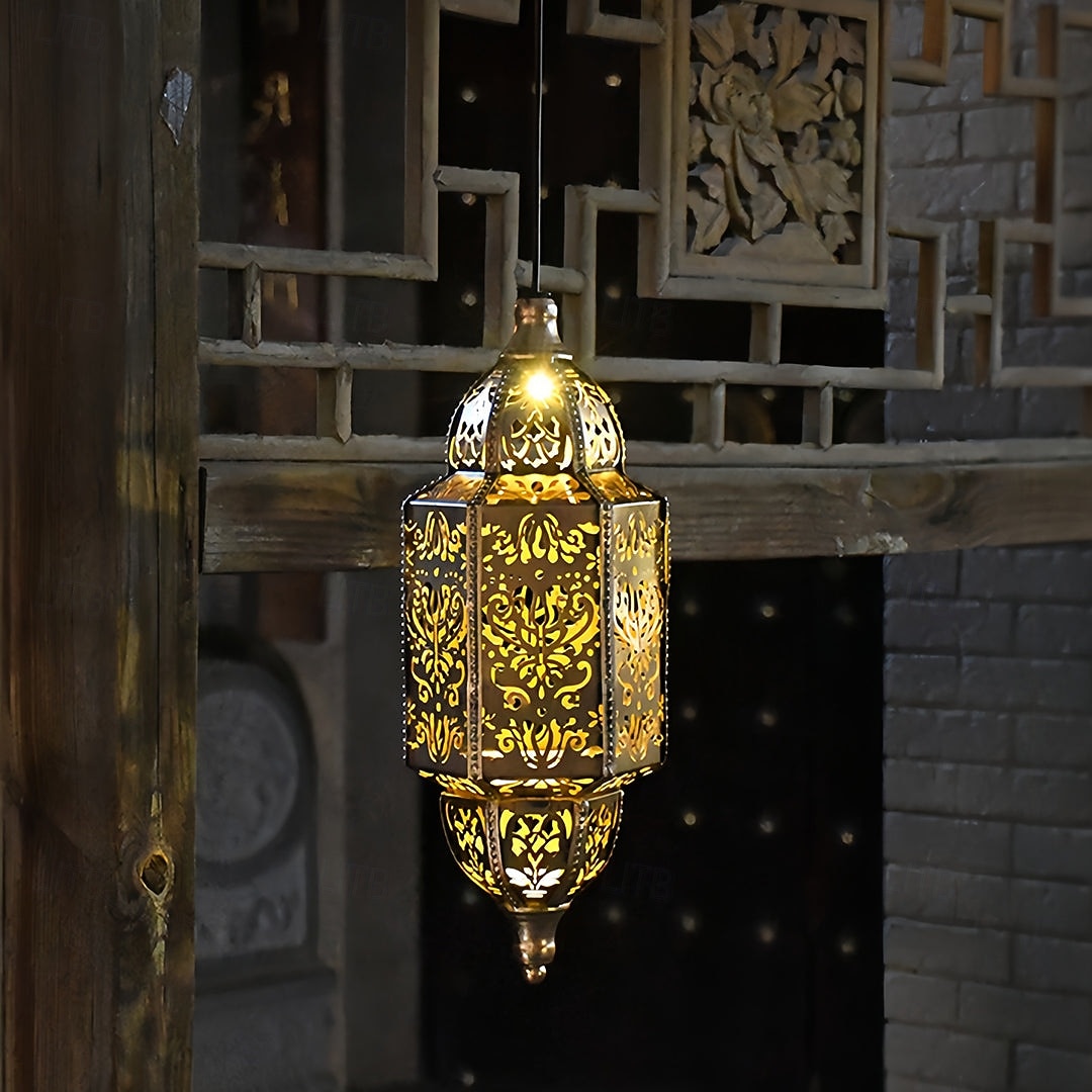 Lanterne suspendue d'extérieur à projection solaire baroque en métal creux, étanche, avec éclairage LED pour jardin, cour, allée, pelouse, terrasse, fête, vacances, ambiance chaleureuse, violet de 2026 ? $23.99 –P15