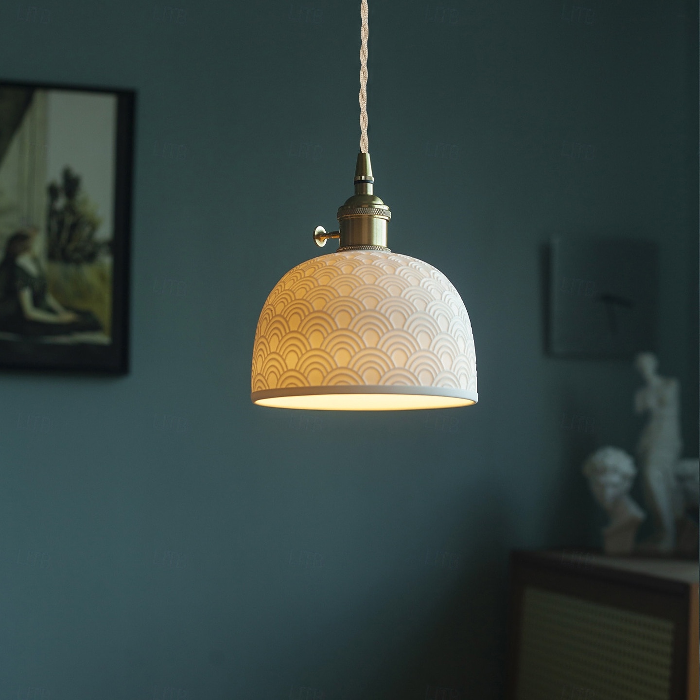 moderni messinkinen kupumainen kattokruunu moderni valkoinen keraaminen riippuvalaisin pohjoismaisen kultainen keittiösaarekkeen riippuvalaisin ruskea säädettävä ripustusjohto ravintolan yöpöydälle, baaritiskille, kahvilaan, makuuhuoneeseen 2026 - $95.99 –P3