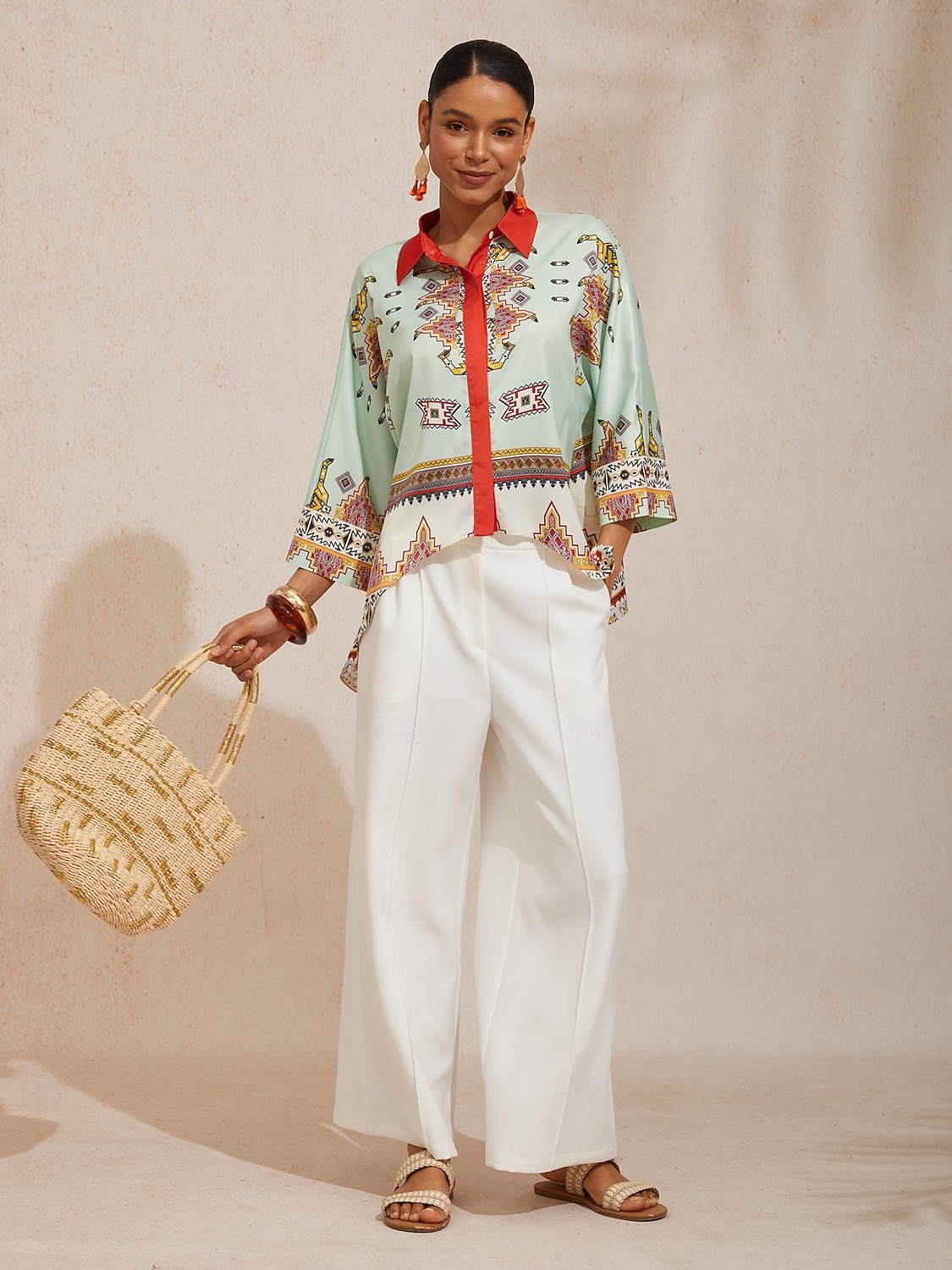 Camicia etnica in raso setoso con maniche a pipistrello e motivo totem. del 2026 a $67.99 –P3