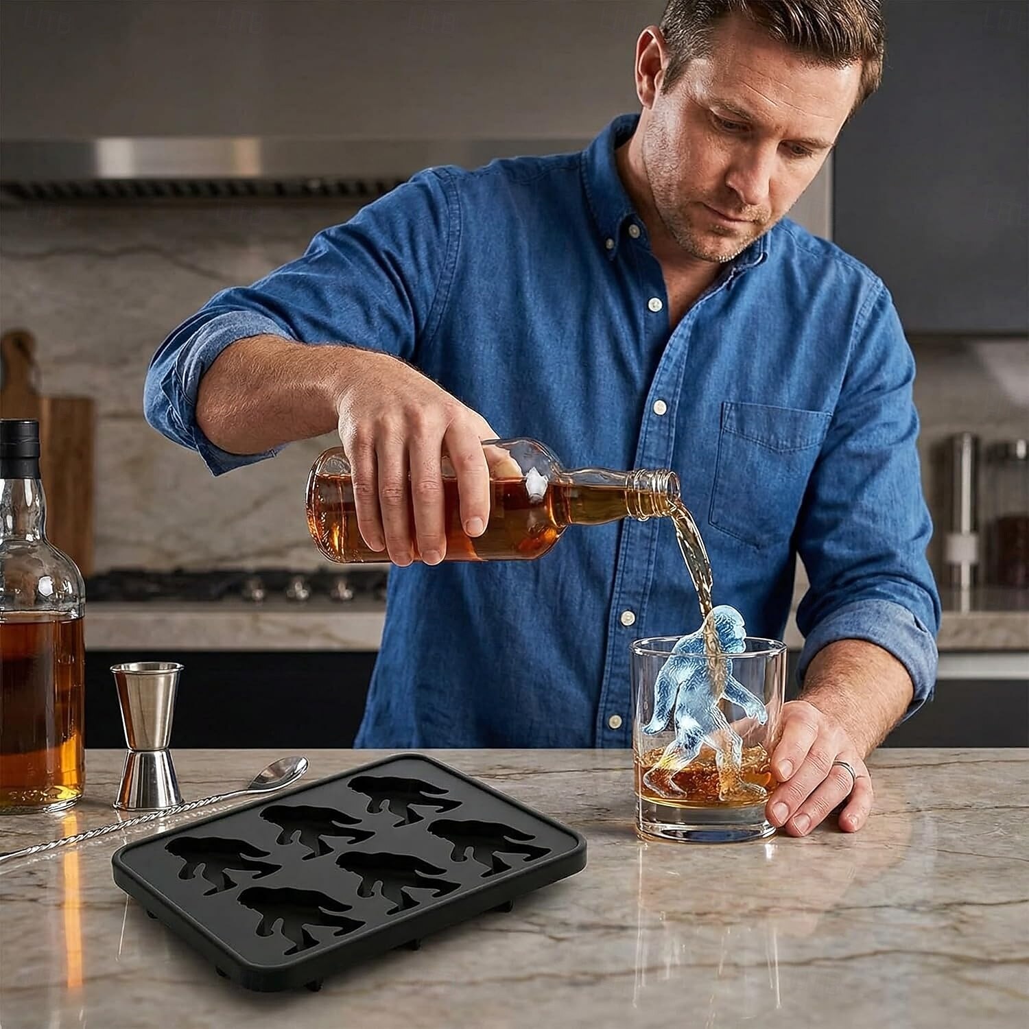 Forma de gelo Pé Grande, formas de gelo Pé Grande, cubo de gelo de silicone Sasquatch com 6 cavidades &Bandeja de picolés para drinks de Halloween com uísque, fácil de desenformar. &Pode ser lavado na de 2026 por $16.99 –P3