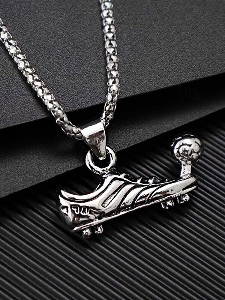 Collana da uomo in acciaio inossidabile con ciondolo a forma di calcio di pallone, gioiello per tifosi di calcio, ideale per partite e per l'uso quotidiano. del 2026 a $7.99 –P6