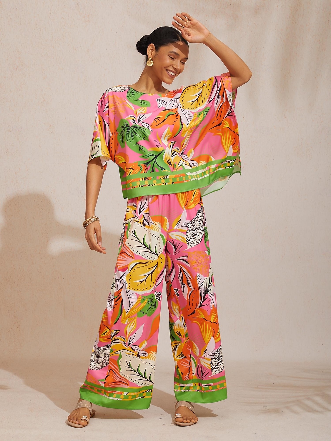 Dzikie satynowe spodnie z szerokimi nogawkami w kształcie hibiskusa 2026 - R$451.26 –P10