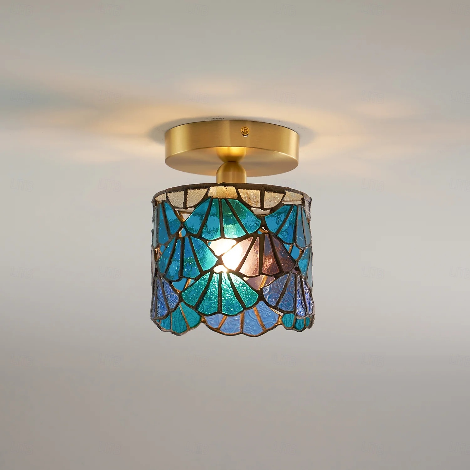 Luminária de teto retrô com vitral azul cilíndrico em vidro com padrão de água, ideal para ilha de cozinha. Luminária de teto vintage ajustável em latão. de 2026 por $146.99 –P3
