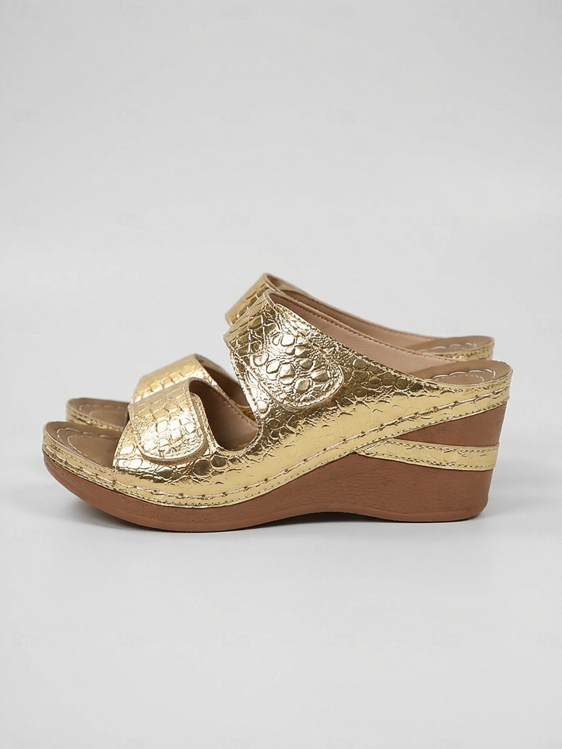 sandali con zeppa dorati da donna – comode scarpe con velcro in rilievo coccodrillo per viaggi, spiaggia e abbigliamento casual del 2026 a $26.99 –P1