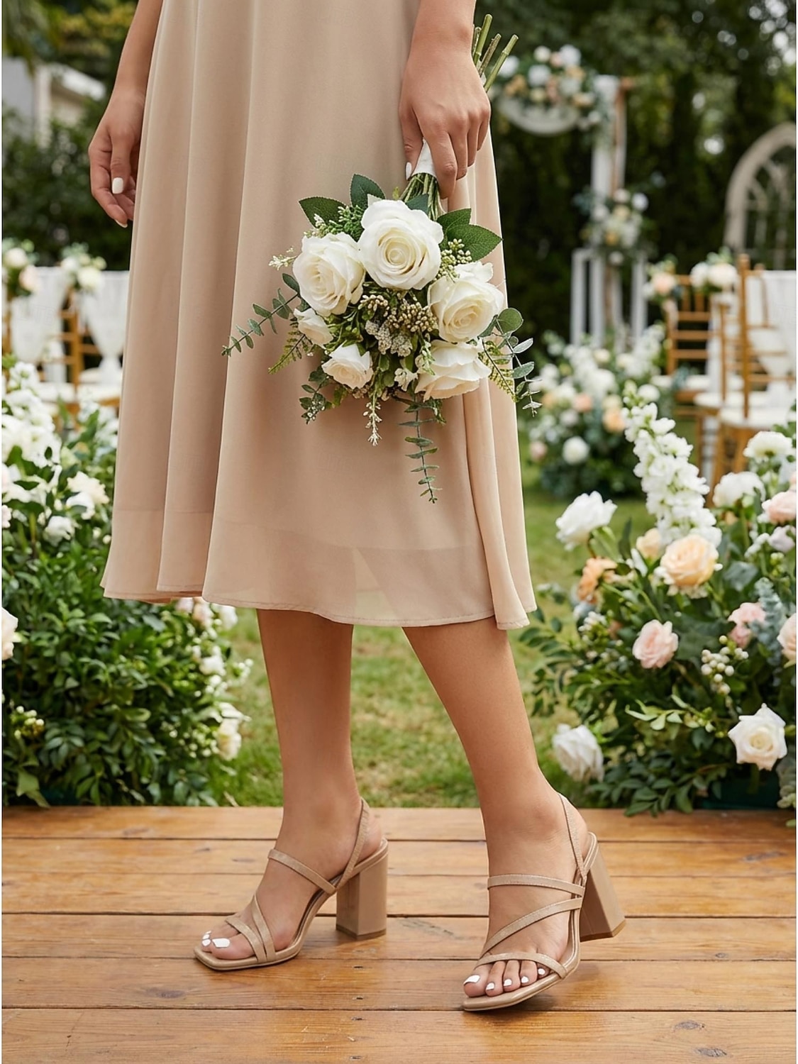 Sandálias femininas brancas de salto bloco - sapatos elegantes para damas de honra em casamentos no jardim, cerimônias ao ar livre, saltos confortáveis para o verão. de 2026 por $34.99 –P2