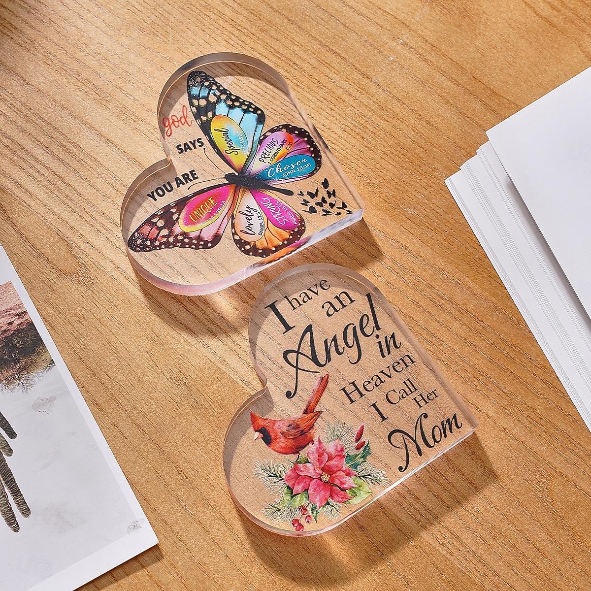 פריט קישוט בצורת לב ופרפר ליום האם אחד. קיימות מספר אפשרויות. מתאים למתנות יום האם ולקישוטי שולחן לחג המשפחה. 2026 - $9.99 –P12