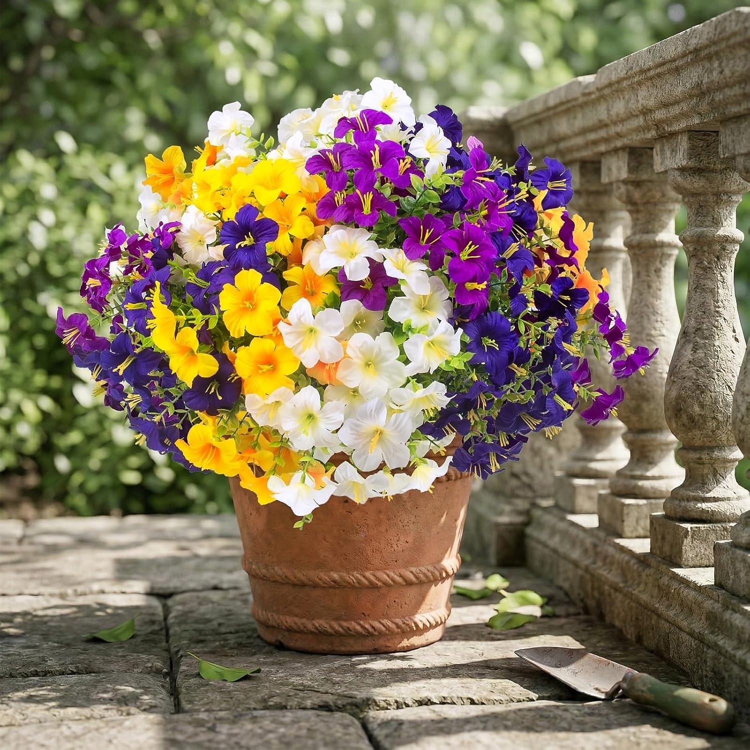16 künstliche Petunien für den Außenbereich, UV-beständige künstliche Petunienpflanzen, realistische Seidenblumen für Veranda, Haustür, Garten, Fenster, Außendekoration (16, weiß, gelb, lila, 2026