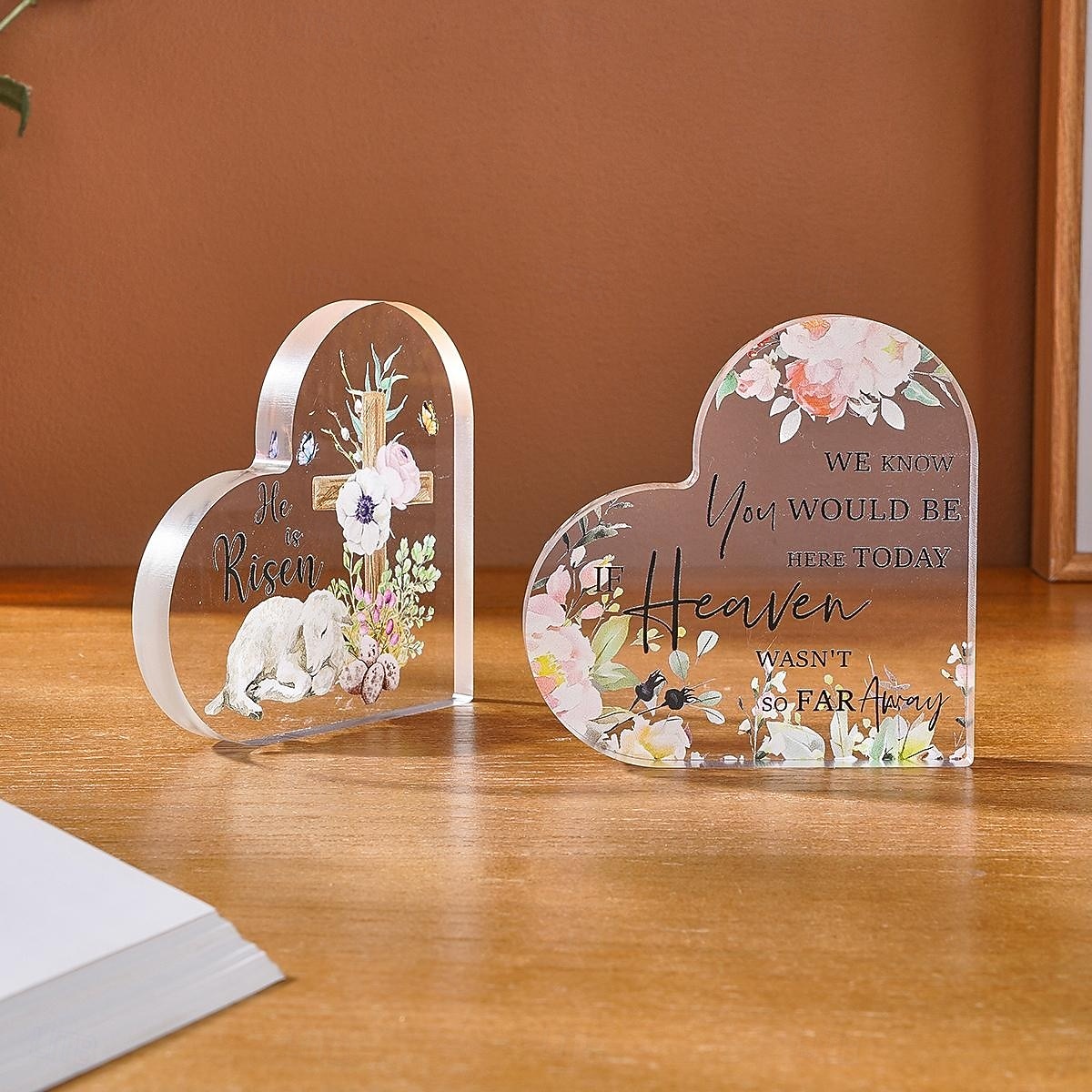 פריט קישוט בצורת לב ופרפר ליום האם אחד. קיימות מספר אפשרויות. מתאים למתנות יום האם ולקישוטי שולחן לחג המשפחה. 2026 - $9.99 –P10