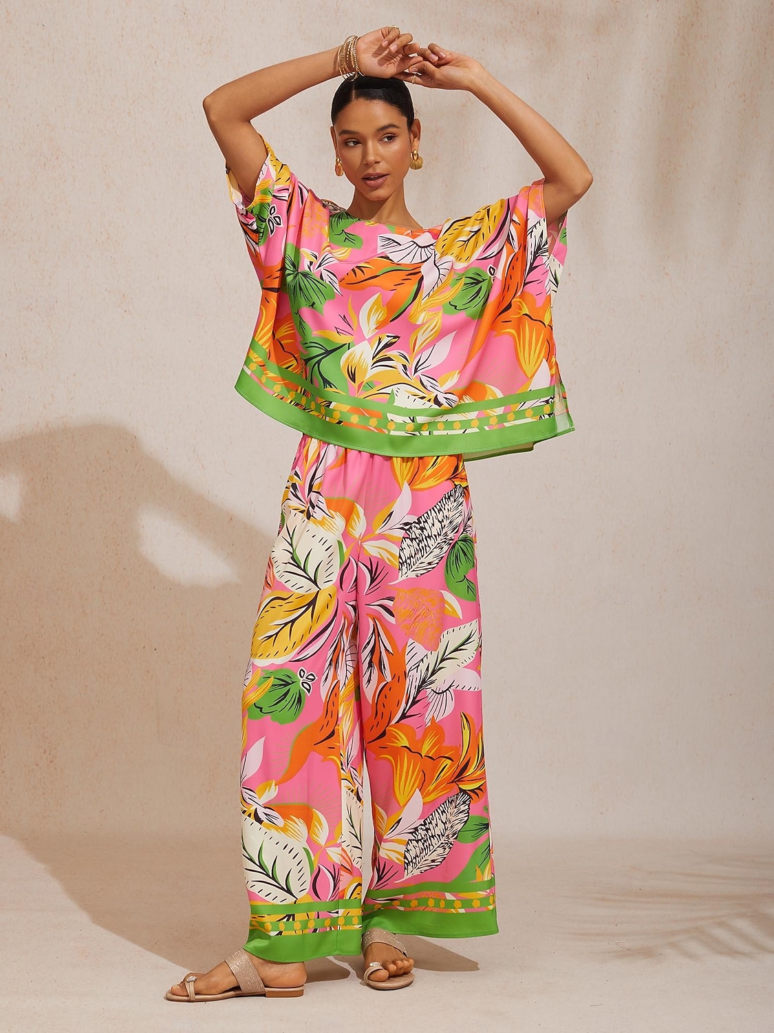 Dzikie satynowe spodnie z szerokimi nogawkami w kształcie hibiskusa 2026 - R$451.26 –P9