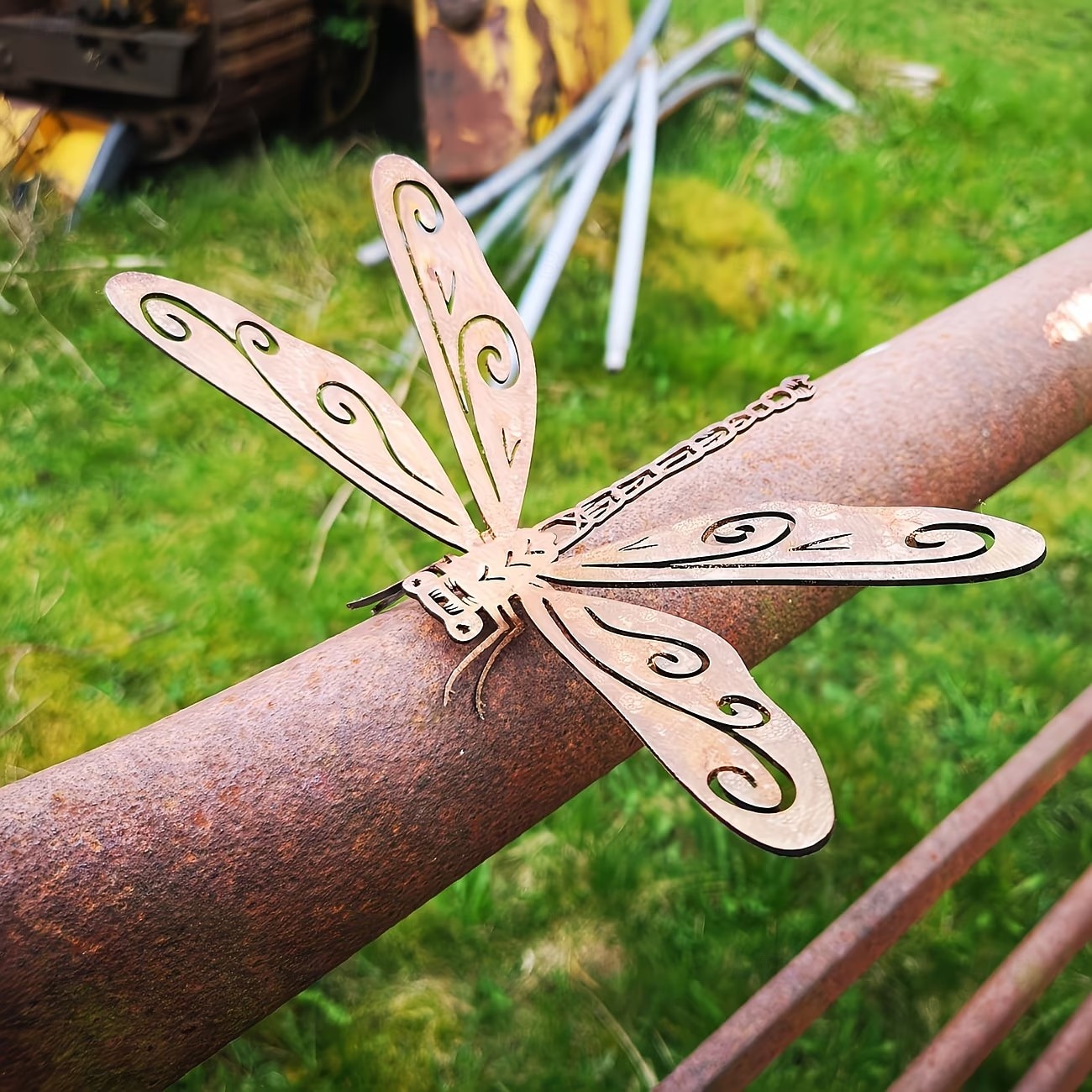 Escultura decorativa de libélula 3D de metal oxidado para exteriores, adorno de insecto de jardín de libélula oxidado naturalmente adecuado para jardines exteriores, patios traseros y decoraciones de 2026 - $12.49 –P7