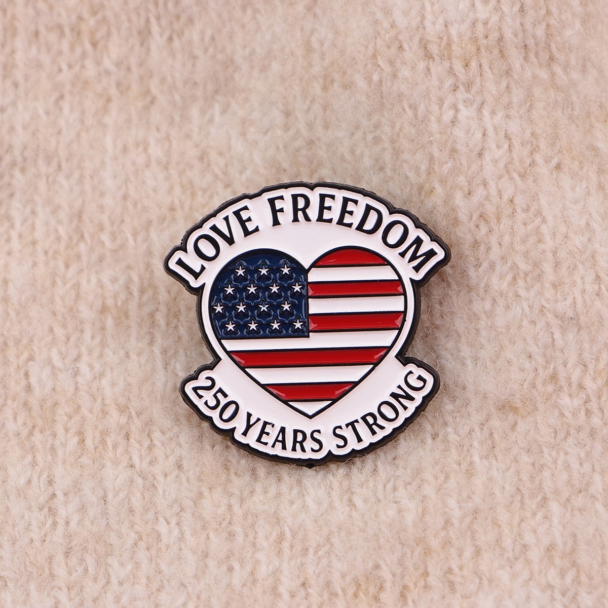 Conjunto de 8 pins de esmalte comemorativos do 250º aniversário dos EUA, com emblemas patrióticos de metal, incluindo a bandeira dos EUA em estilo cartoon e a Estátua da Liberdade. &Águia-careca, de 2026 por $25.99 –P11