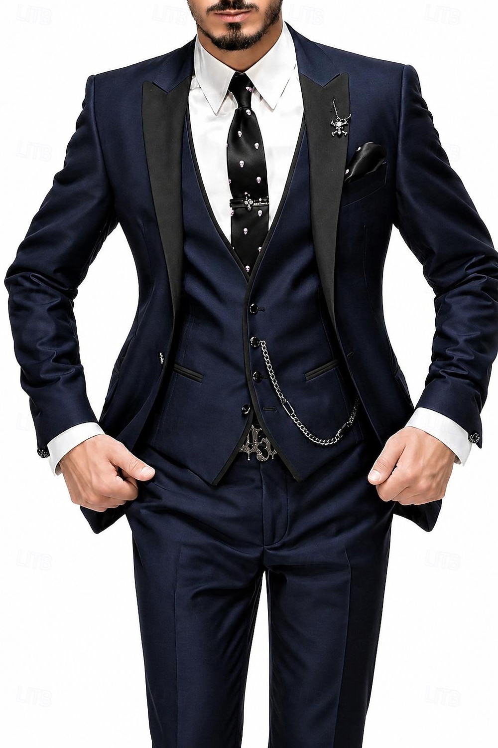 Dreiteiliger Herren-Smoking in Burgunderrot, Slim Fit – ideal für Hochzeiten, Abschlussbälle und Dinnerpartys. Bestehend aus einem einreihigen Blazer mit Schalkragen, Weste und Hose. Erhältlich in Schwarz, Blau und Grün. 2026 - $129.99 –P10