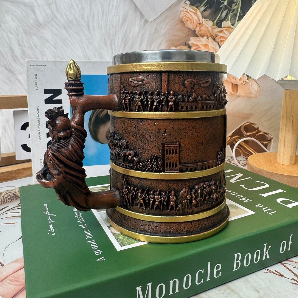 USA 250. évfordulójára készült, kézzel készített, gyantából készült, hazafias korsó Szabadságszobor-alakú füllel, 300ml/10oz, gyűjtői darab, USA 1776–2026 emlékpohár hazafias ajándékokhoz 2026 - $25.99 –P9