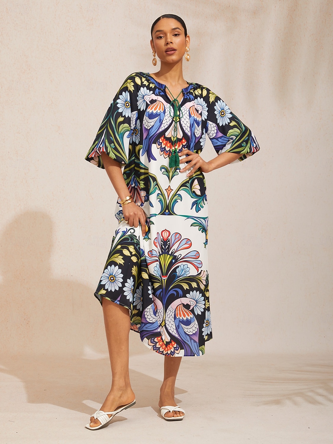 Vestido longo de chiffon com estampa de pássaros e flores, mangas raglan. de 2026 por $125.99 –P1