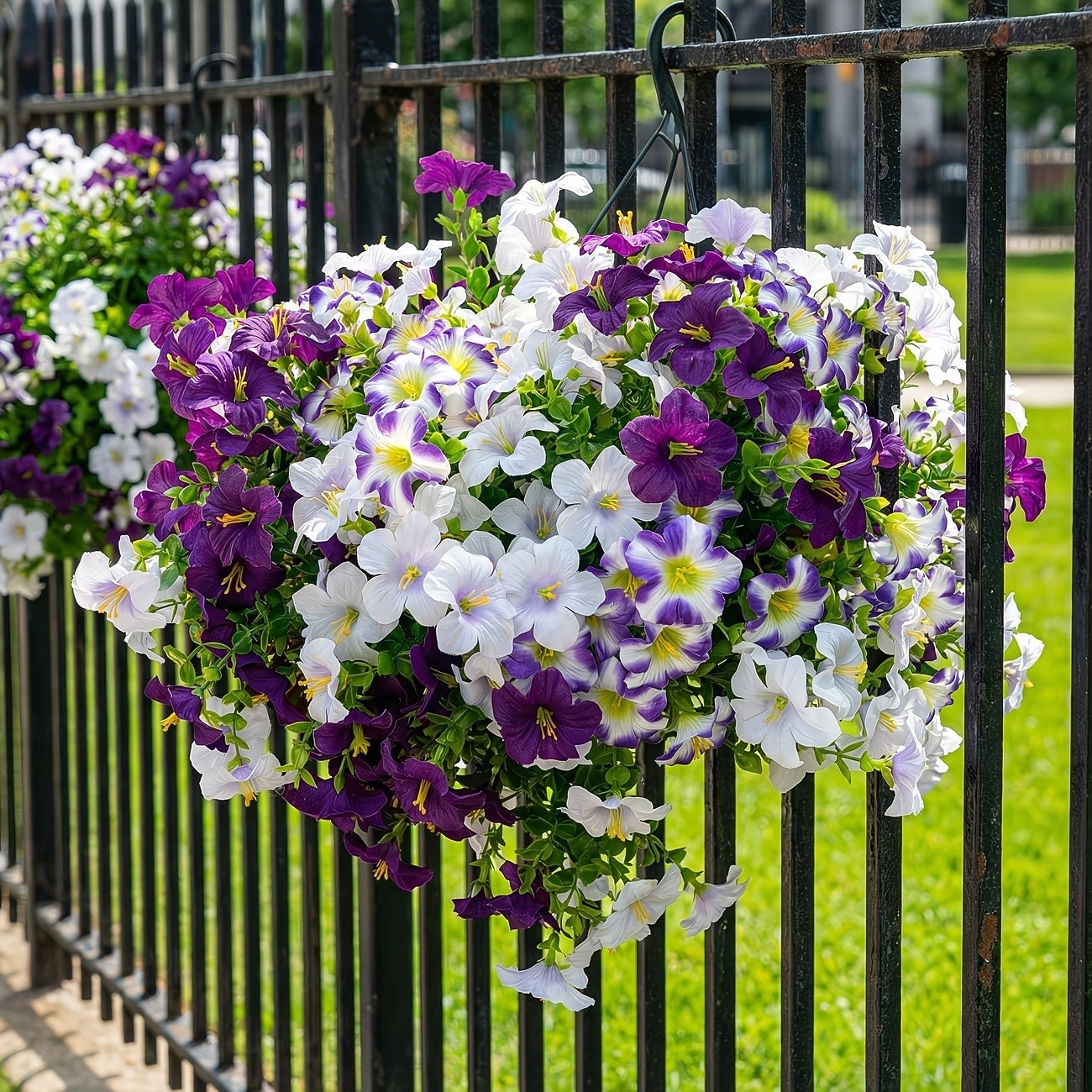 30 flores artificiales con margaritas en degradado de tres colores, perfectas para la decoración de jardines exteriores en primavera. &Decoración de temporada de verano, apta para uso 2026 - $14.99 –P1