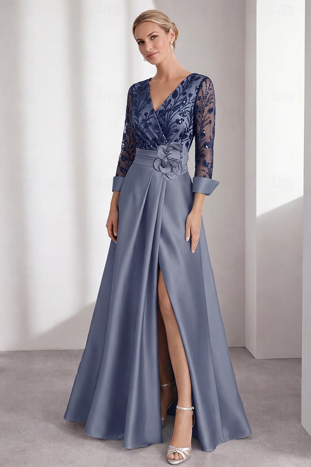 Linea ad A Lunghezza al pavimento Abito da Sera Abito formale Elegante Matrimonio informale / diurno Manica Lunga Scollo a V Matrimonio Formale Raso con Fiori 3D Pieghe Spacco del 2026 a $194.99 –P1