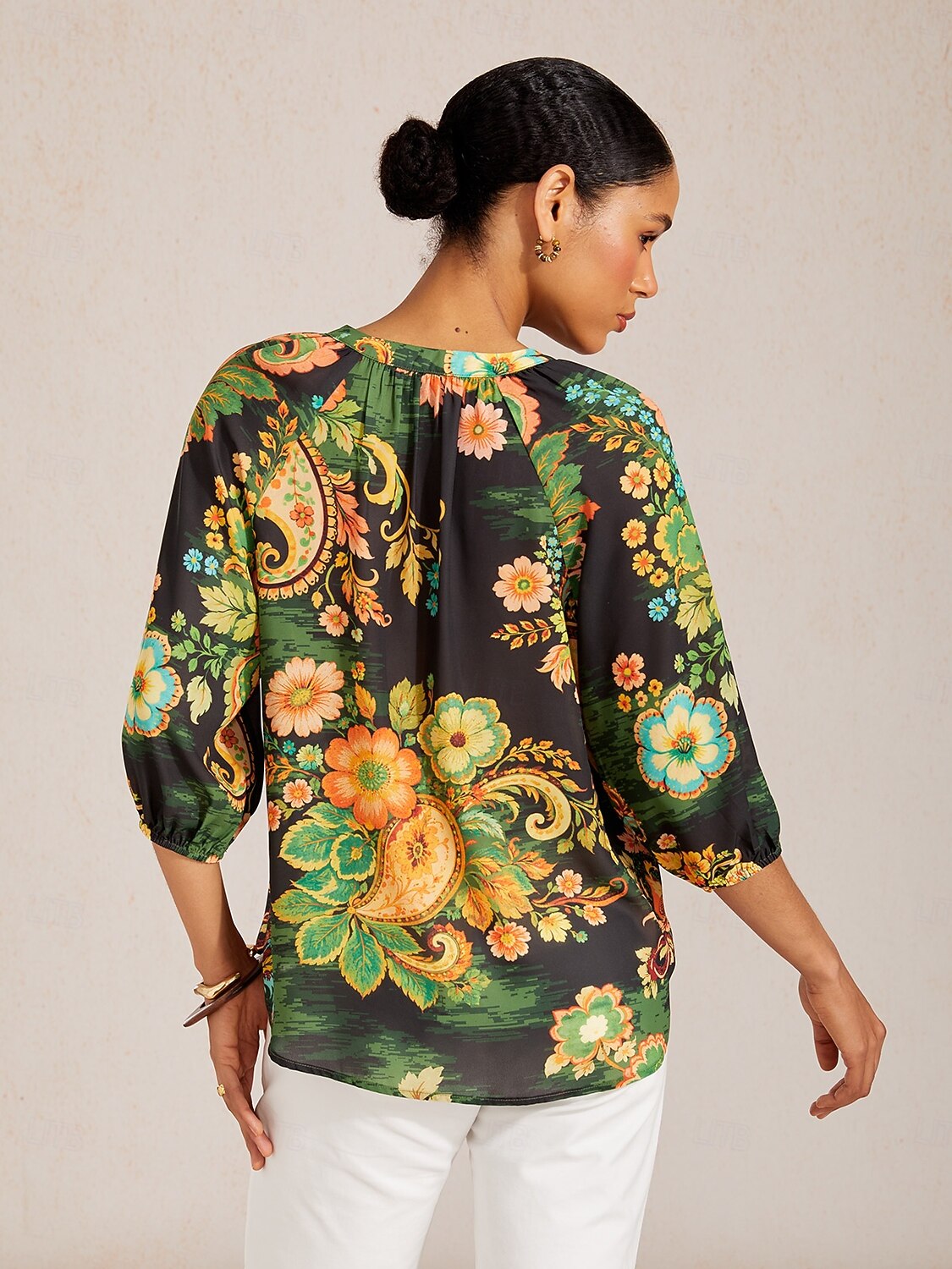 Top de gasa fluida con mangas raglán y estampado paisley. 2026 - $67.99 –P10