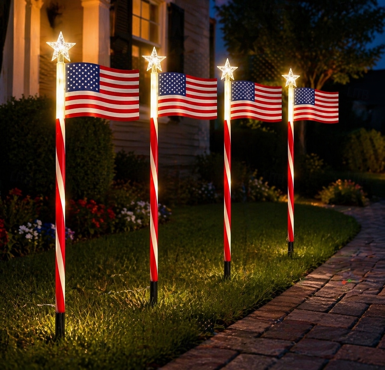 4 luci solari da vialetto a forma di bandiera americana, collegate in 1, con 8 modalità, decorazioni patriottiche a LED impermeabili rosse, bianche e blu per esterni, giardino, 4 luglio, Memorial Day. del 2026 a $52.99 –P1