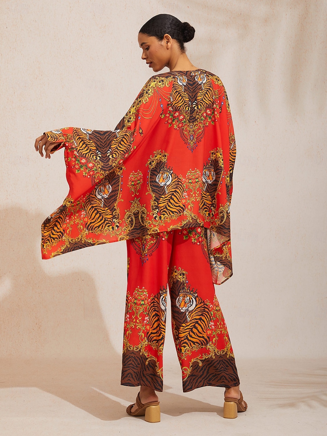 Scarlet Tigress Fließendes Chiffon-Hemd mit Dolman-Ärmeln 2026 - $79.99 –P8