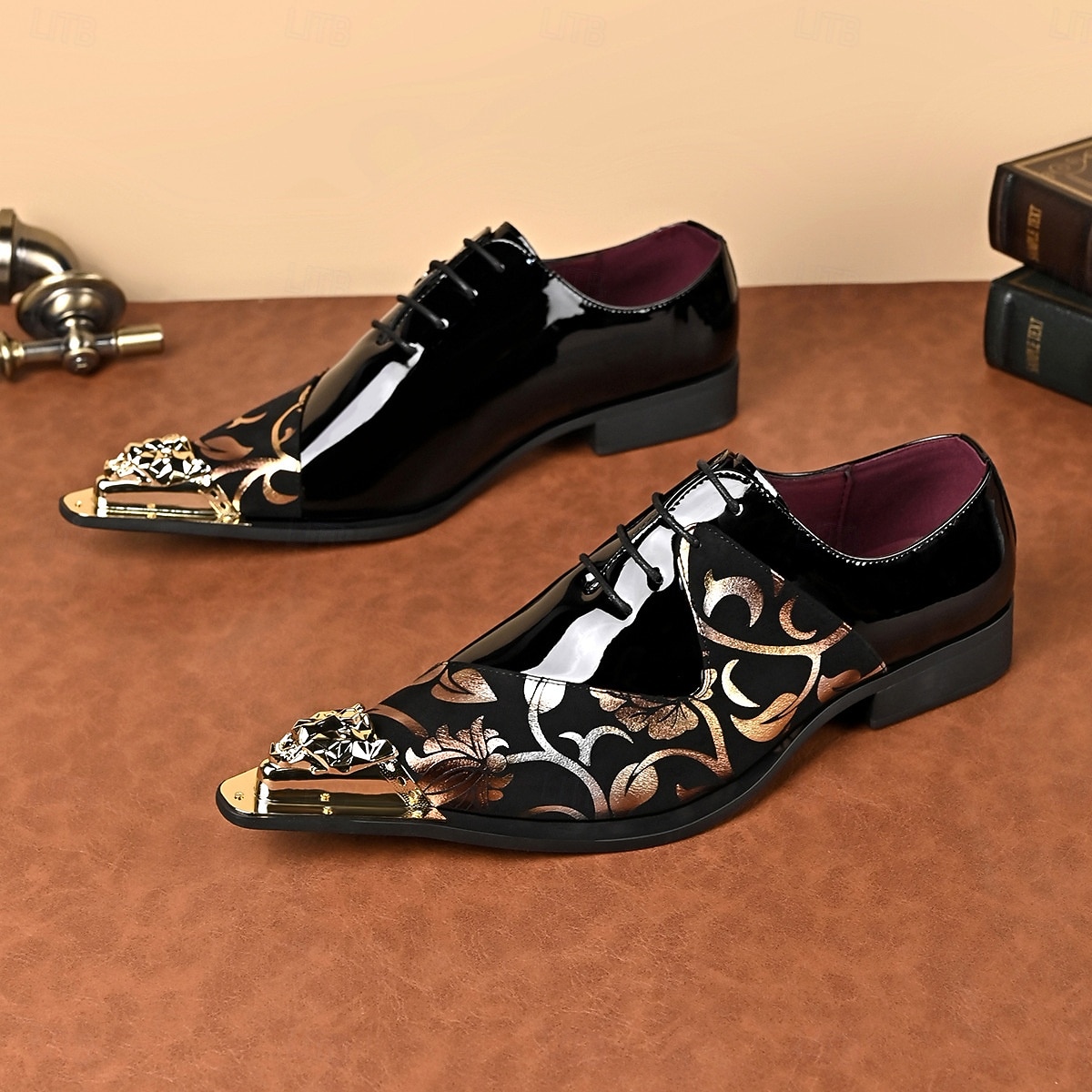 Ανδρικά μαύρα φλοράλ παπούτσια με μυτερή μύτη και μεταλλικό καπάκι στην μύτη, μοντέρνα επίσημα παπούτσια με κορδόνια για κομψούς άνδρες, ιδανικά για γάμους, πάρτι, δεξιώσεις και θεατρικές παραστάσεις. 2026 - $54.99 –P5
