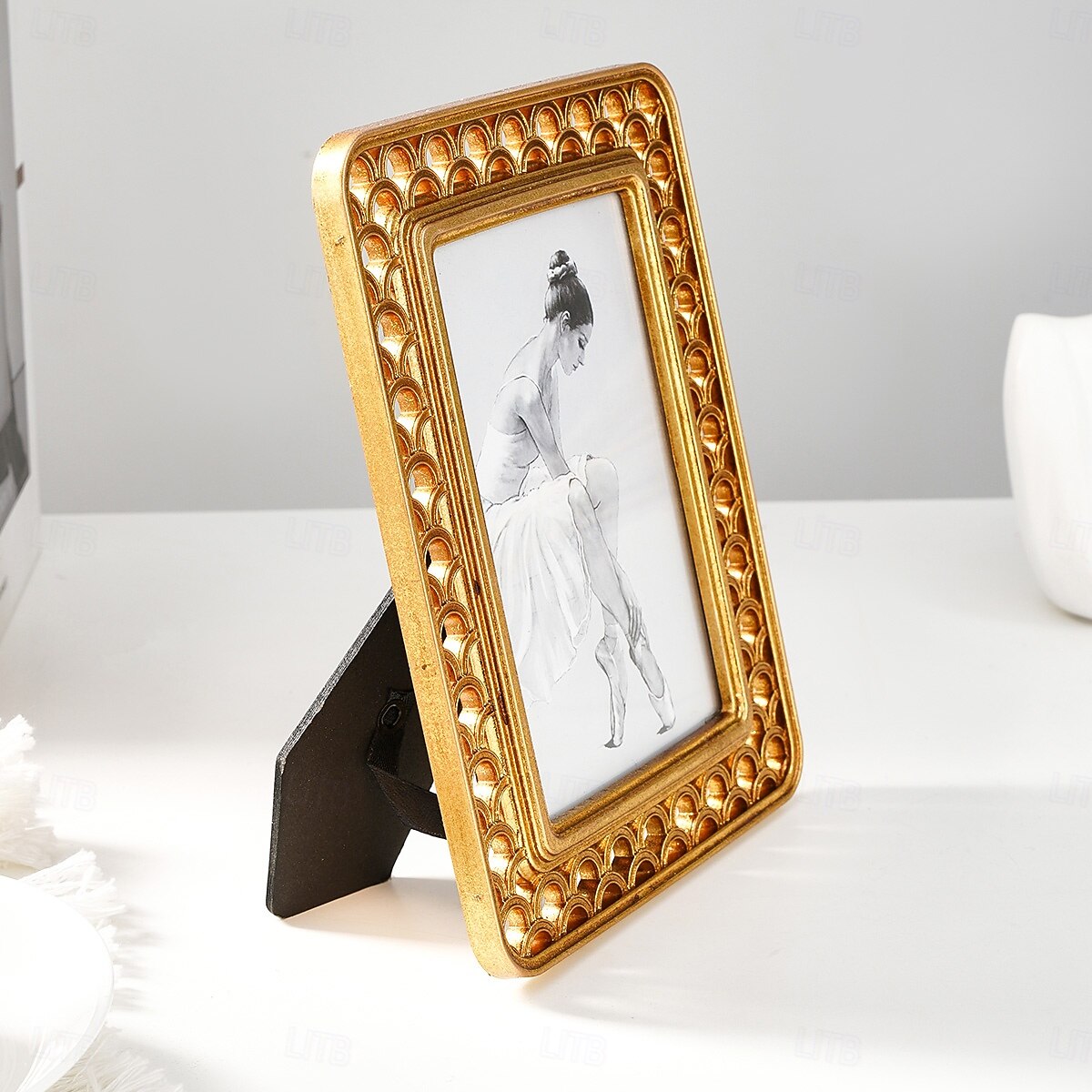 Modern Minimalist Resin Photo Frame, 3D Fish Scale Pattern Decorative Picture Frame with Hollow Design, Tabletop Home Decor Frame for Family Photos, Bedroom Desk Shelf Display Decoration 2026 - $19.99 –P9
