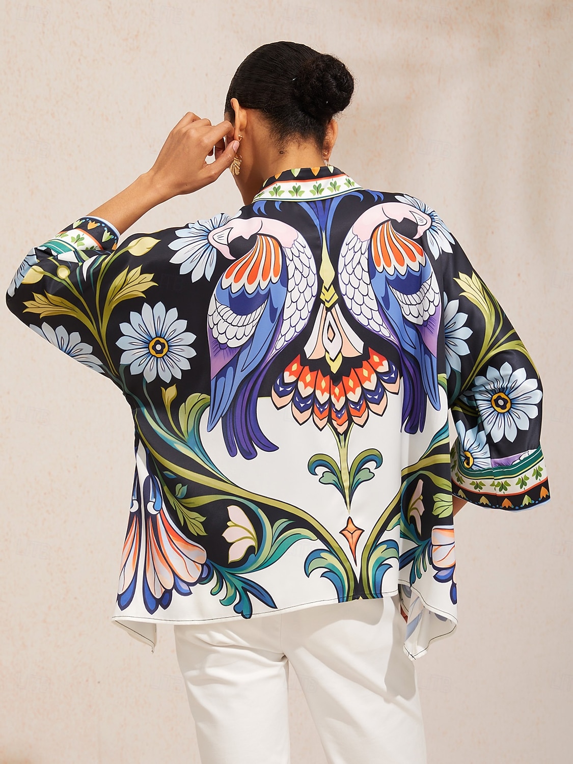 Bluse aus seidigem Satin mit Vogel- und Blumenmuster und Dolmanärmeln 2026 - $79.99 –P5