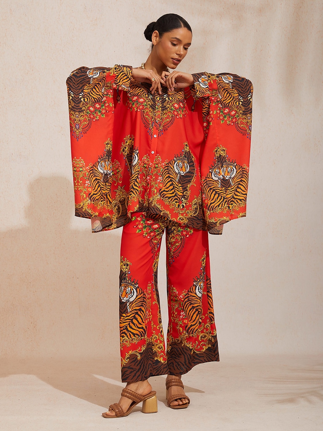 Scarlet Tigress Fließendes Chiffon-Hemd mit Dolman-Ärmeln 2026 - $79.99 –P7