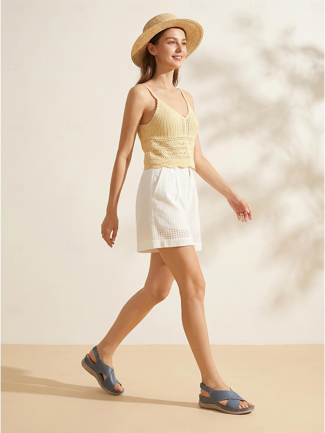 Sandales bleues confortables pour femmes avec soutien de la voûte plantaire – chaussures de marche respirantes à brides croisées, sandales d'été légères et souples idéales pour les voyages et le de 2026 ? $42.99 –P1
