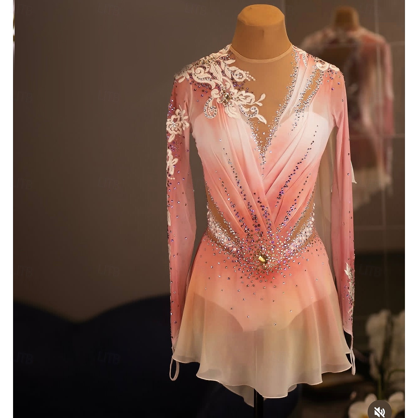 Figure Skating Dress Women's Ice Skating Dress Pink Patchwork Thumbhole Stretchy Training Competition Skating Wear Classic Crystal / Rhinestone Long Sleeve Ice Skating Figure Skating 2026 - $592.09 –P1