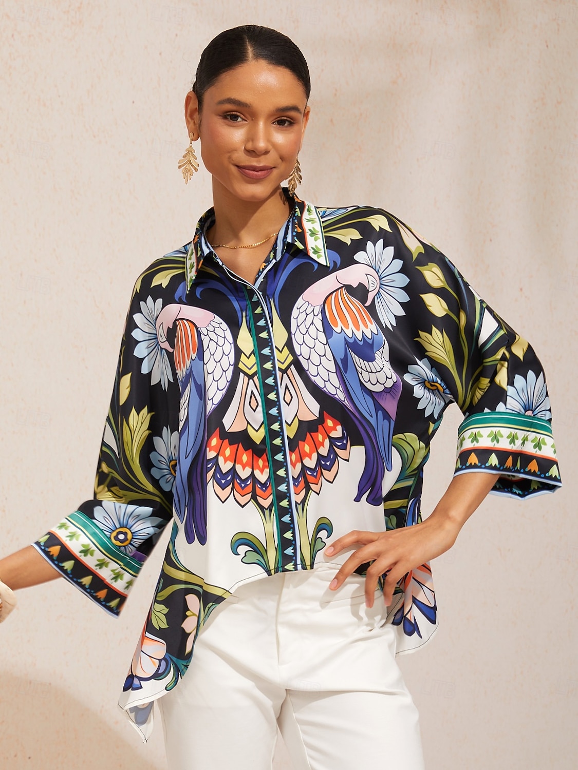 Bluse aus seidigem Satin mit Vogel- und Blumenmuster und Dolmanärmeln 2026 - $79.99 –P1