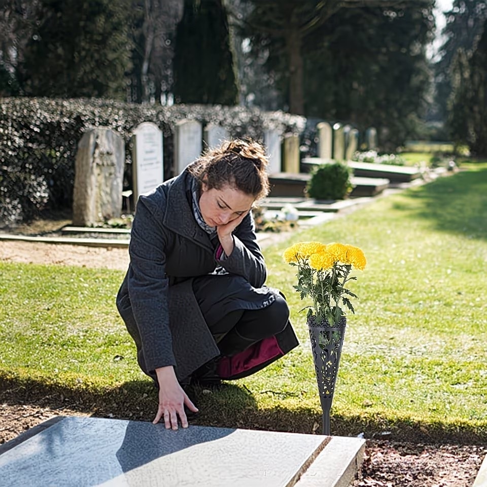 2/4 vasi da cimitero con punte per il giorno della memoria, paletti da giardino pasquali da esterno, decorazioni per lapidi a tema casa, esposizione di piante stagionali, decorazione del cimitero del 2026 a $11.99 –P3