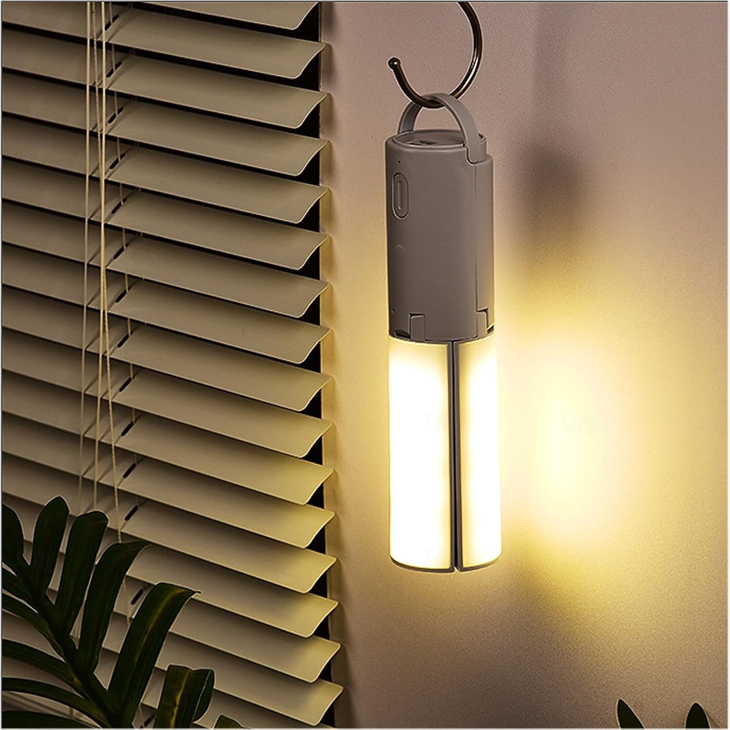 Lampe de camping LED à piles, lanterne de camping portable à intensité variable, lampe de table de camping rechargeable et déformable avec éclairage d'ambiance, lustre de camping pour éclairage de 2026 ? $23.99 –P4