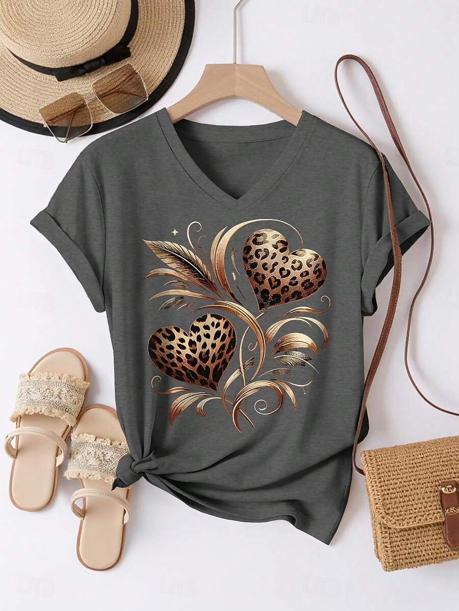 Femmes T-shirt Imprimé Cœur Graphique Léopard Élégant Classique Occasionnel Manche Courte Col en V Hauts Réguliers Quotidien Beige clair Noir Blanche Gris Été Printemps de 2026 ? $22.99 –P2