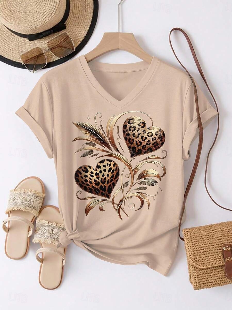 Femmes T-shirt Imprimé Cœur Graphique Léopard Élégant Classique Occasionnel Manche Courte Col en V Hauts Réguliers Quotidien Beige clair Noir Blanche Gris Été Printemps de 2026 ? $22.99 –P4