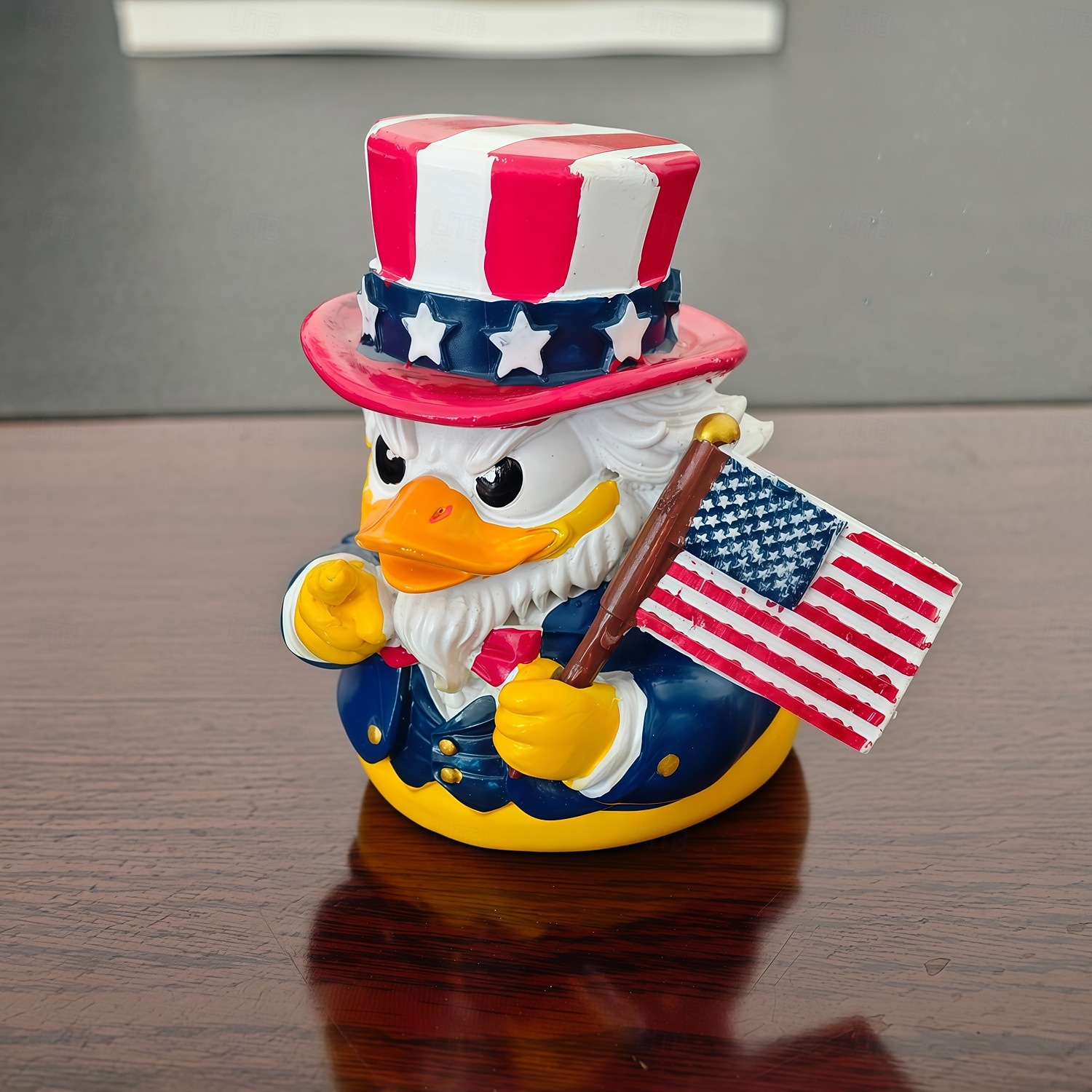 Figurine d'oncle canard patriotique, statuette amusante d'oncle canard avec drapeau américain &Chapeau haut-de-forme, décorations du 4 juillet, décoration intérieure américaine originale, décoration de 2026 ? $22.99 –P6