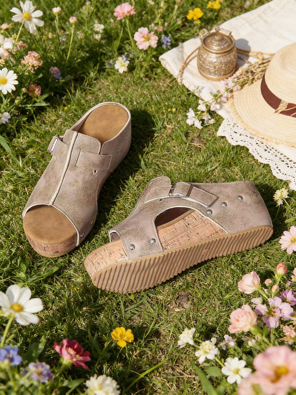 Sandálias femininas pretas de plataforma com tachas - modelo casual com fivela e sola de cortiça, ideais para passeios no parque, brunch, compras e encontros em terraços. de 2026 por $32.99 –P5