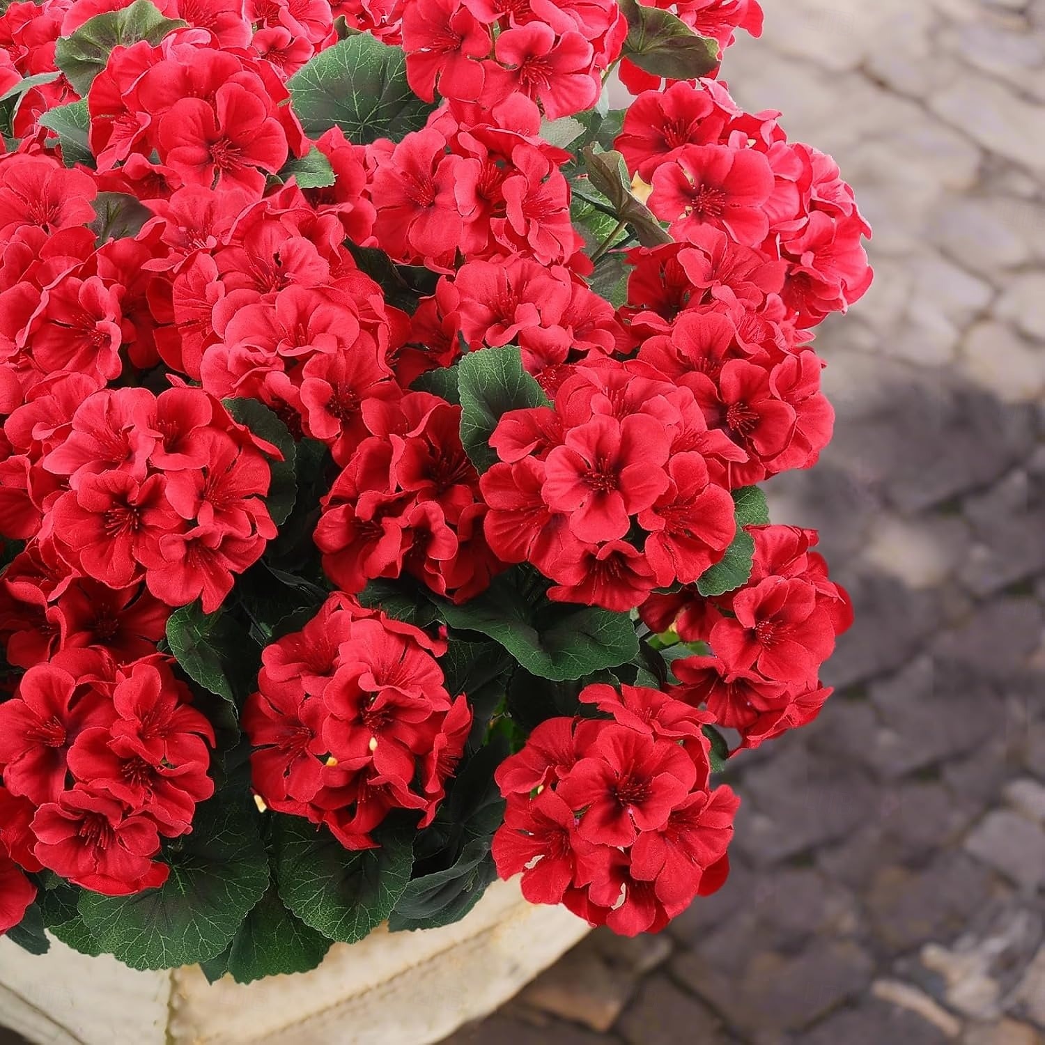 6 mazzi di fiori finti di geranio artificiali per decorazioni da esterno, fiori di gerani di seta resistenti ai raggi UV, piante finte vere per porta d'ingresso, giardino, veranda, fioriera, patio, del 2026 a $30.99 –P3