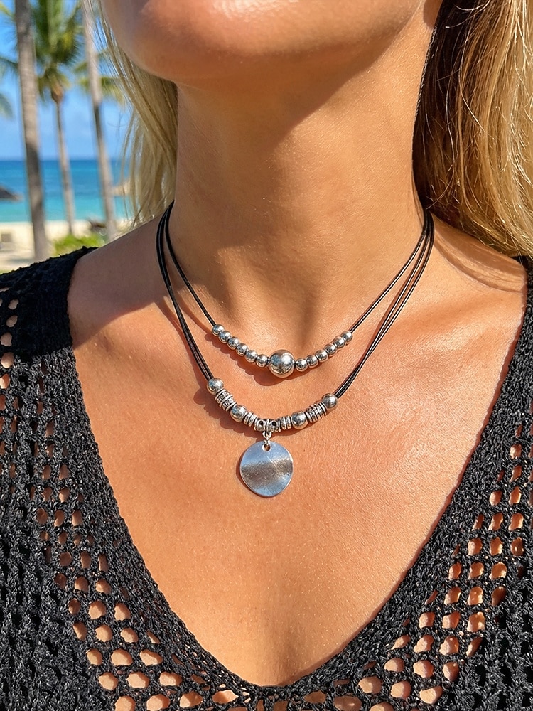 Colar feminino boho com pingente duplo em liga metálica, estilo gargantilha com diversos charmes, perfeito para férias na praia, resorts de verão e uso casual no dia a dia. de 2026 por $9.99 –P3