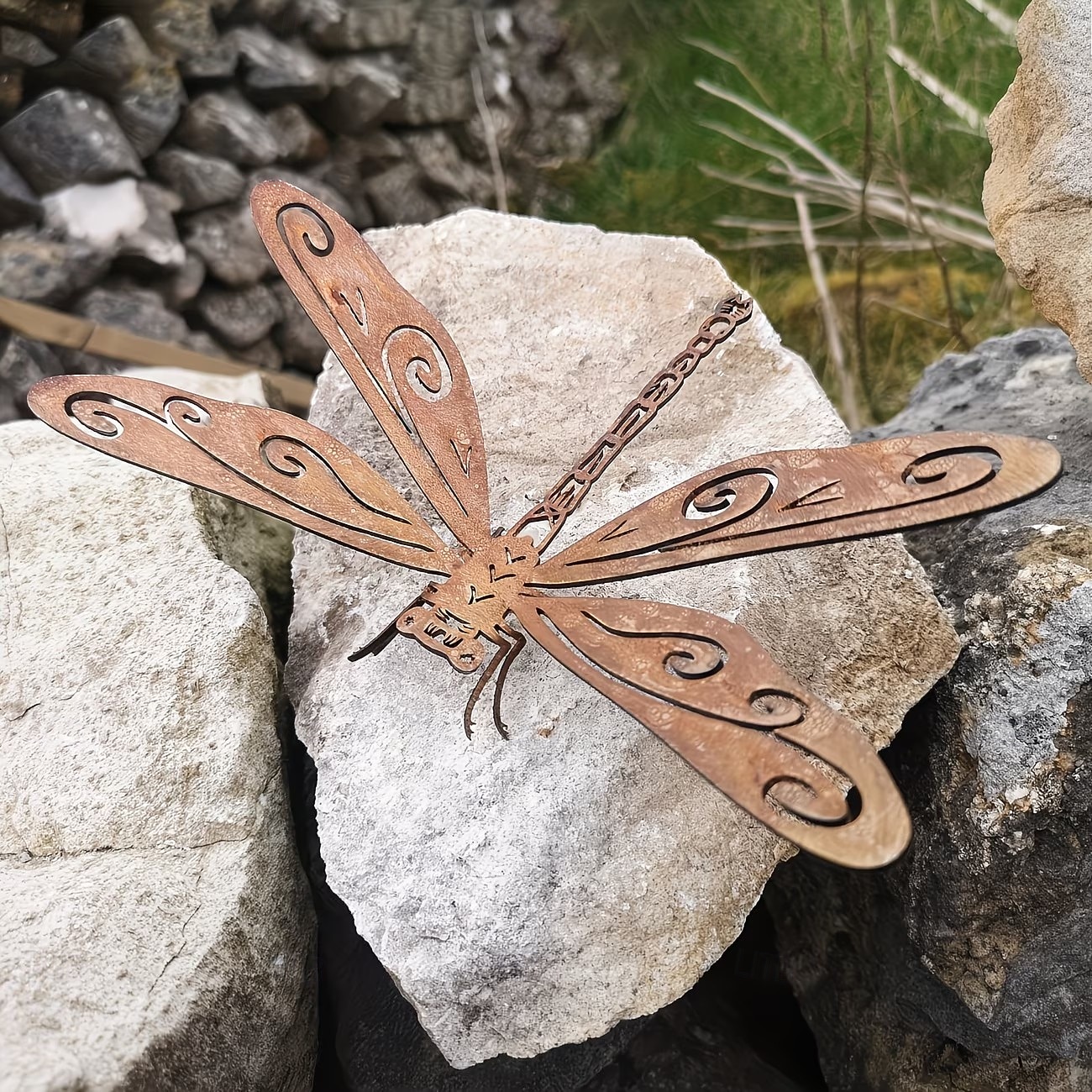 Escultura decorativa de libélula 3D de metal oxidado para exteriores, adorno de insecto de jardín de libélula oxidado naturalmente adecuado para jardines exteriores, patios traseros y decoraciones de 2026 - $12.49 –P1