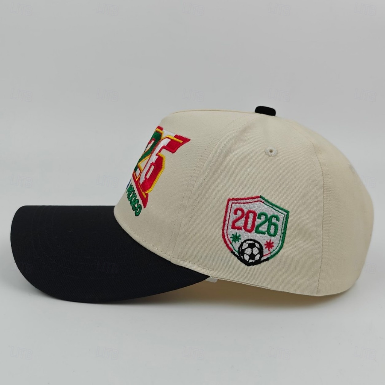 WK voetbal 2026 pet met geborduurd logo van de VS, Canada en Mexico, verstelbare unisex voetbalfanpet voor buiten, wedstrijddagen, feestjes en als cadeau. 2026 - $19.99 –P11