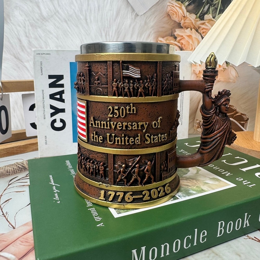 USA 250. évfordulójára készült, kézzel készített, gyantából készült, hazafias korsó Szabadságszobor-alakú füllel, 300ml/10oz, gyűjtői darab, USA 1776–2026 emlékpohár hazafias ajándékokhoz 2026 - $25.99 –P6