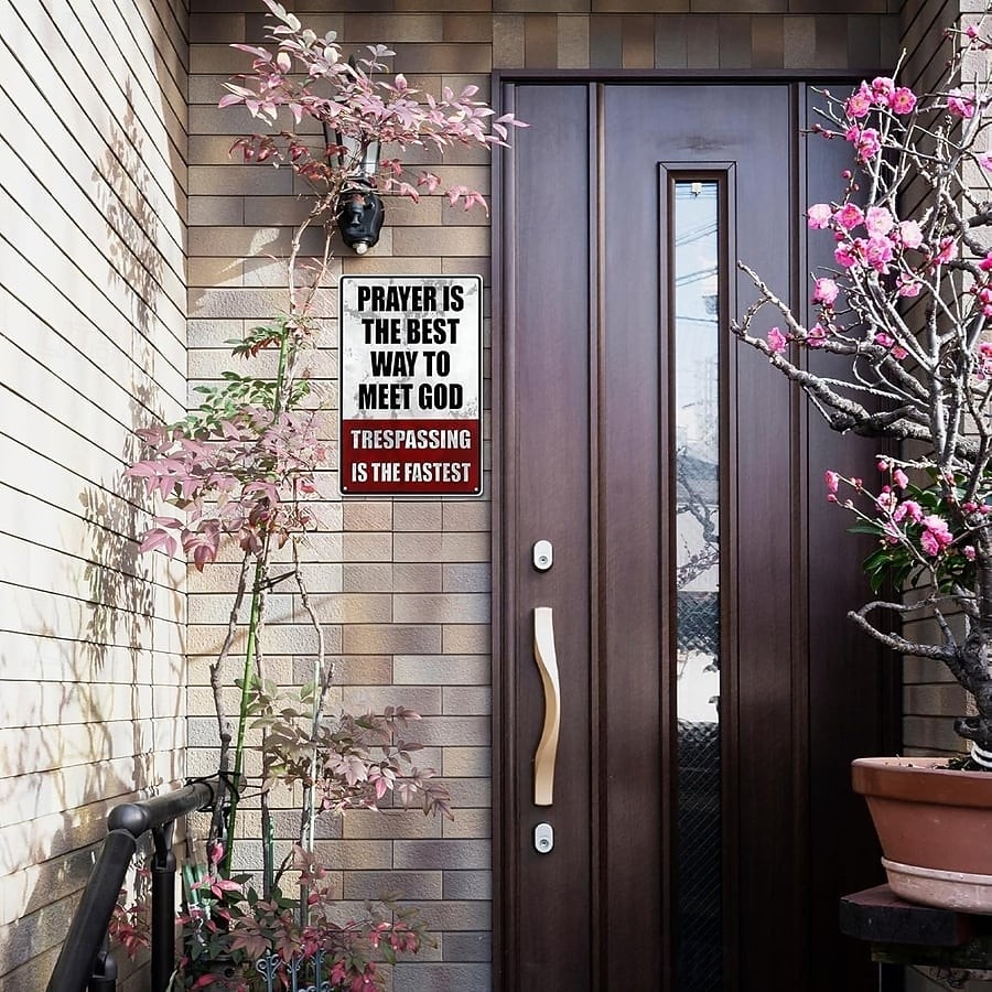 Metallschilder „Betreten verboten“ – Privatgrundstück – Witziger Spruch: „Das Gebet ist der beste Weg, Gott zu begegnen, Hausfriedensbruch der schnellste.“ Robuste Wanddekoration für Haus, Garten, 2026 - $16.99 –P5