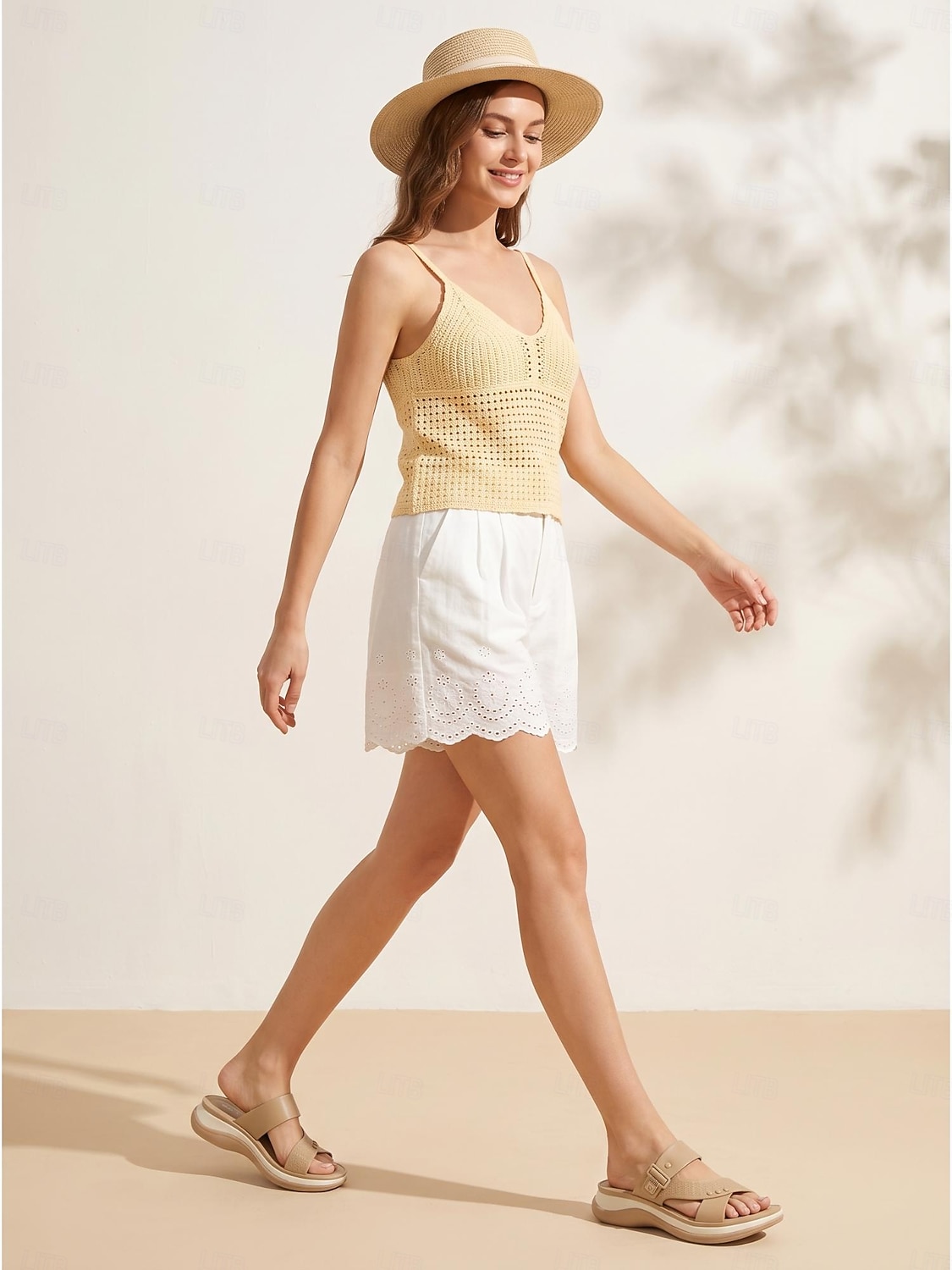 Sandali da donna color cammello con supporto plantare – ciabatte leggere e comode con rivetti &sandali imbottiti con design a fibbia e tomaia testurizzata per camminare e viaggiare &abbigliamento del 2026 a $34.99 –P1