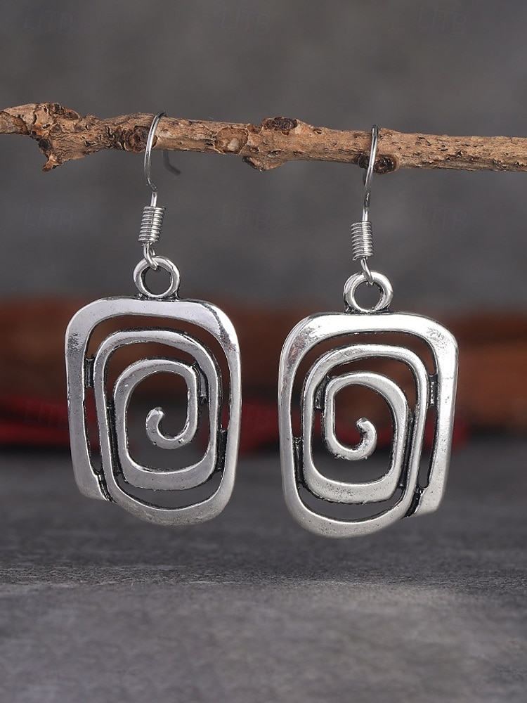 Damesoorbellen in bohemian stijl met geometrische spiraalvormige hangers van legering, goud- en zilverkleurige statement oorbellen voor strandvakanties, casual zomeroutfits en dagelijks gebruik. 2026 - $7.99 –P9