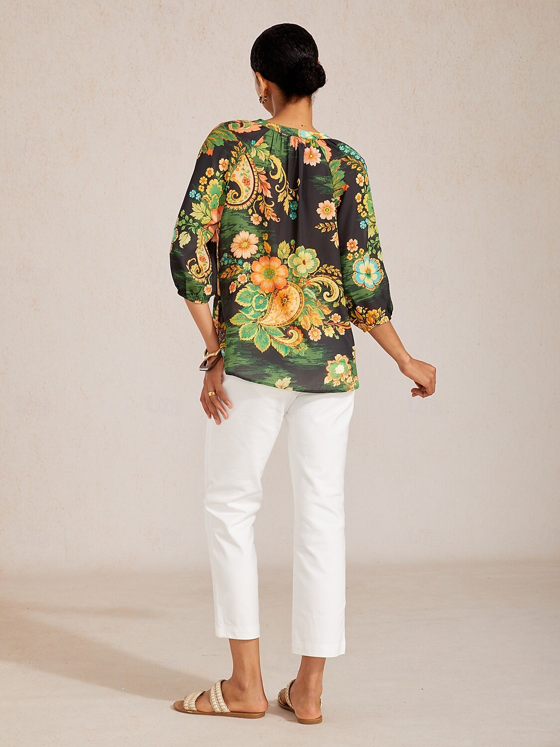 Top de gasa fluida con mangas raglán y estampado paisley. 2026 - $67.99 –P7