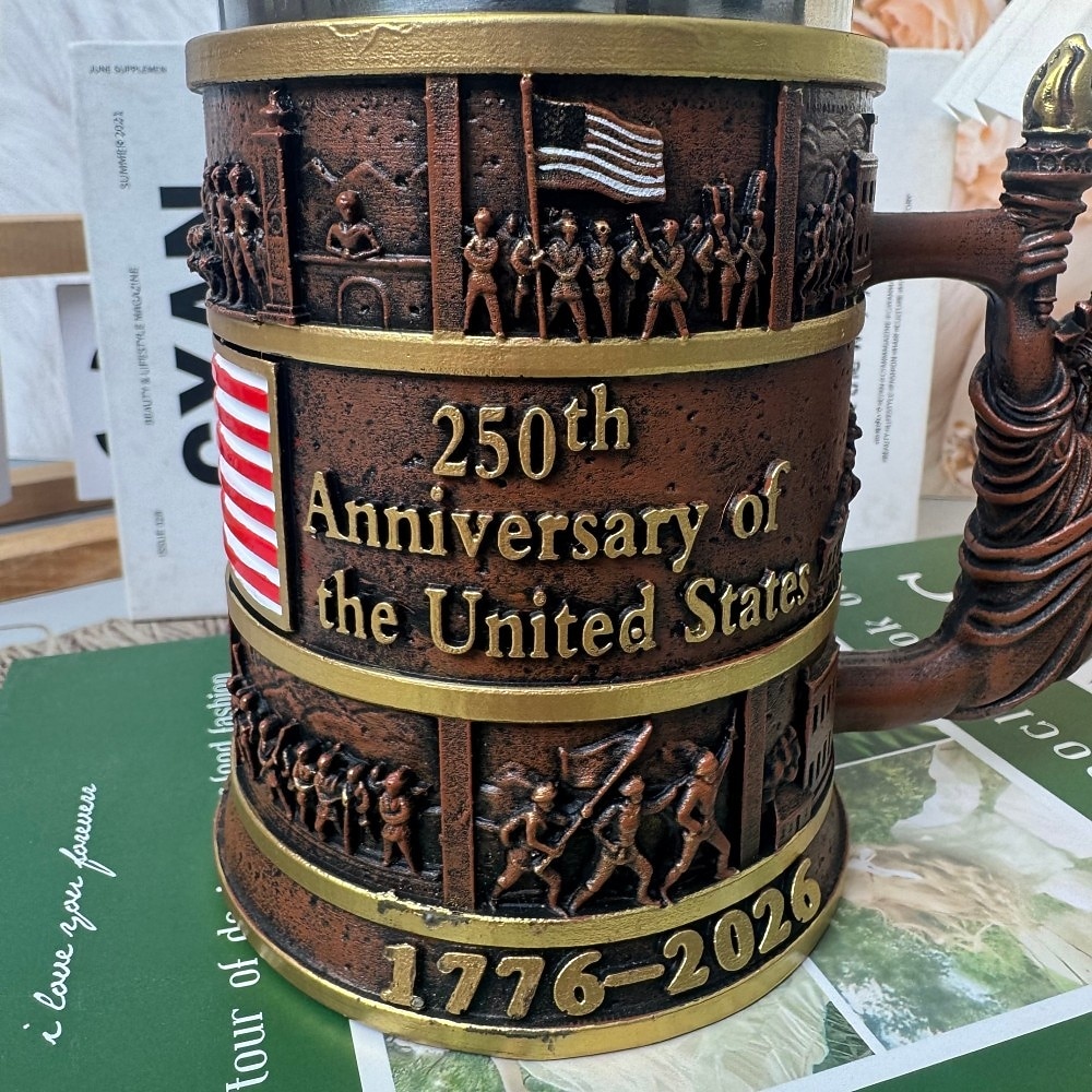 USA 250. évfordulójára készült, kézzel készített, gyantából készült, hazafias korsó Szabadságszobor-alakú füllel, 300ml/10oz, gyűjtői darab, USA 1776–2026 emlékpohár hazafias ajándékokhoz 2026 - $25.99 –P4
