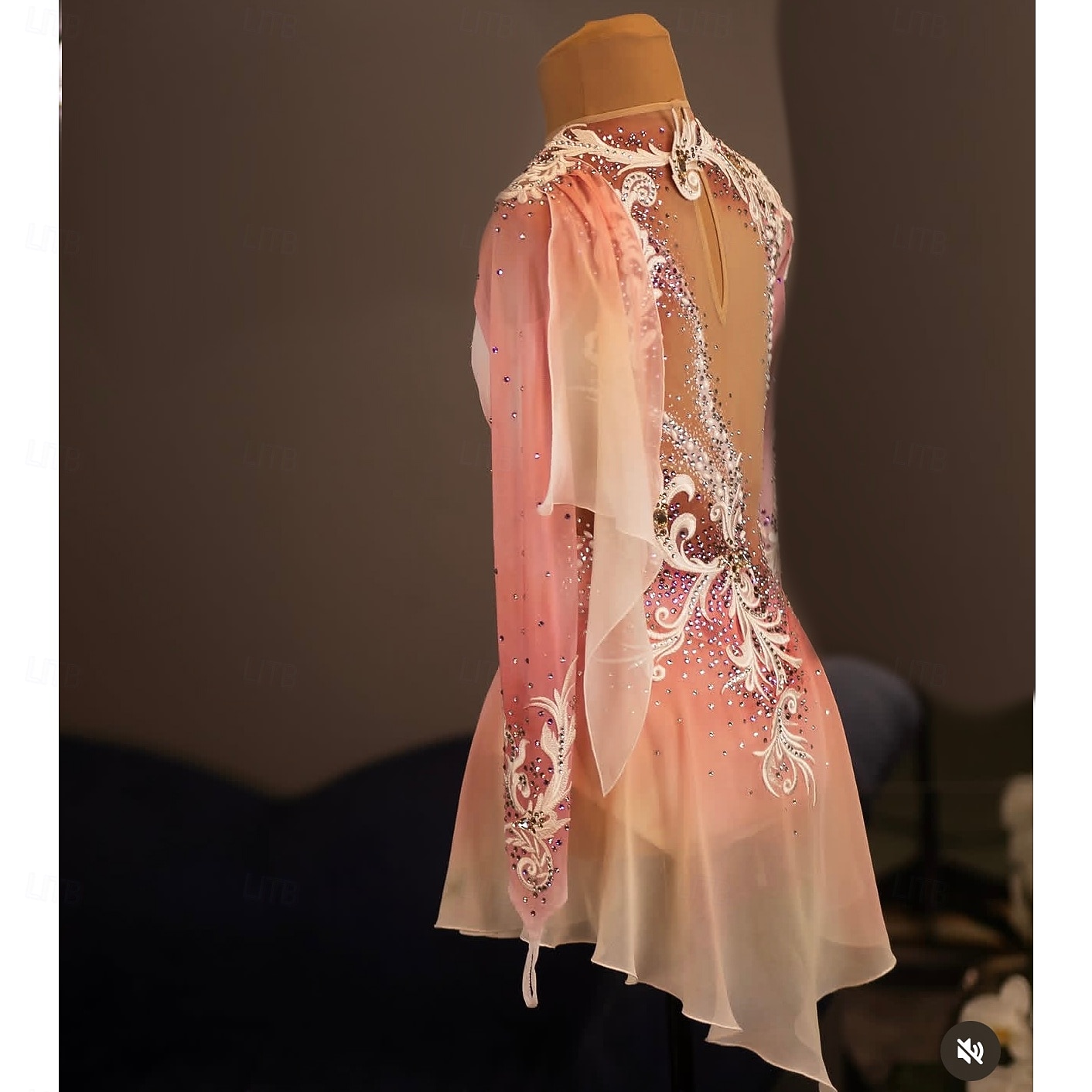 Figure Skating Dress Women's Ice Skating Dress Pink Patchwork Thumbhole Stretchy Training Competition Skating Wear Classic Crystal / Rhinestone Long Sleeve Ice Skating Figure Skating 2026 - $592.09 –P3