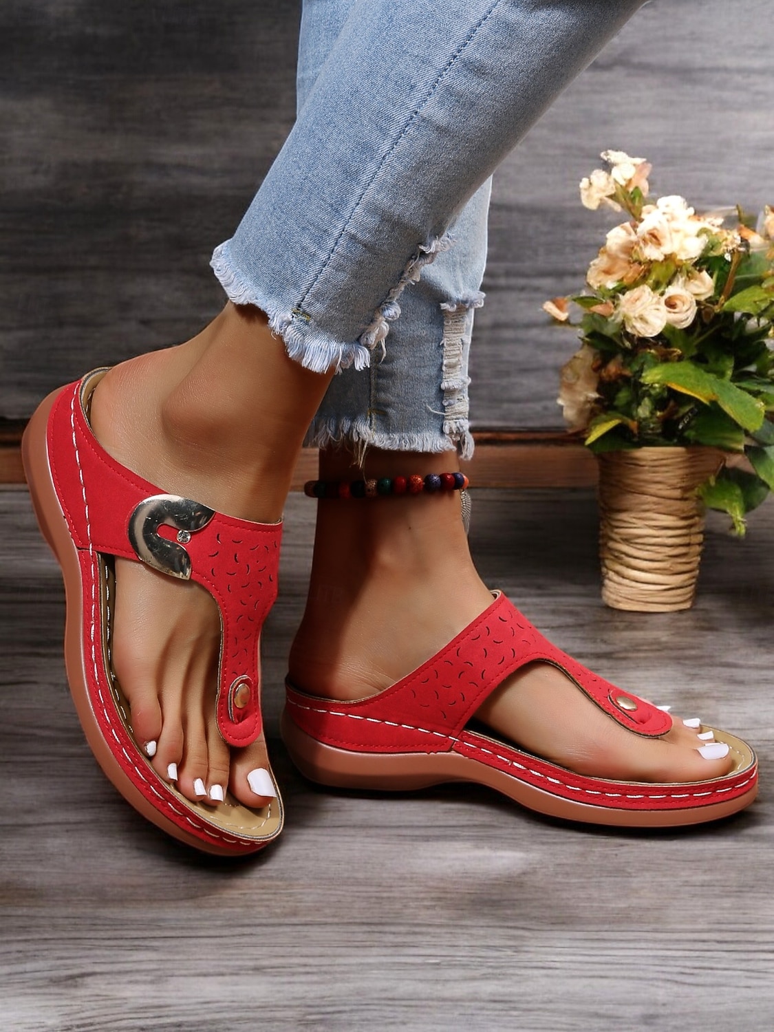 Sandalias tipo chanclas de piel sintética marrón para mujer con diseño perforado y detalles metálicos para uso informal y salidas de verano 2026 - $14.99 –P3