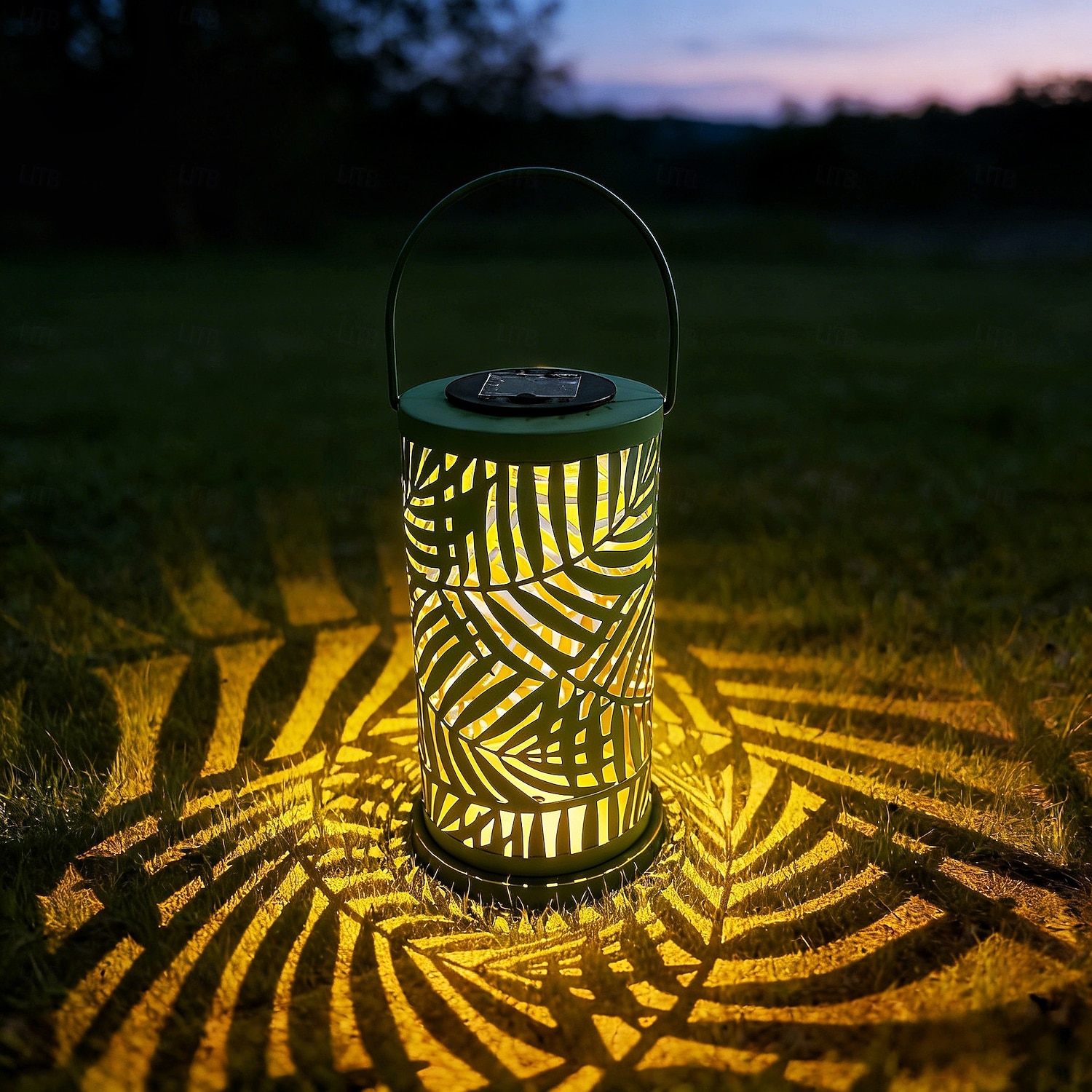 Solar Lantern Outdoor Metal Palm Leaf Projection Light, Decorative Hanging Garden Lantern with Green Leaf Cutout Design, Solar Powered Patio Yard Lawn Pathway Camping Villa Summer Party Landscape Deco 2026 - $28.99 –P3